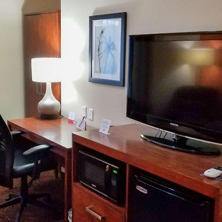 Econo Lodge Inn & Suites East Houston I-10 Экстерьер фото
