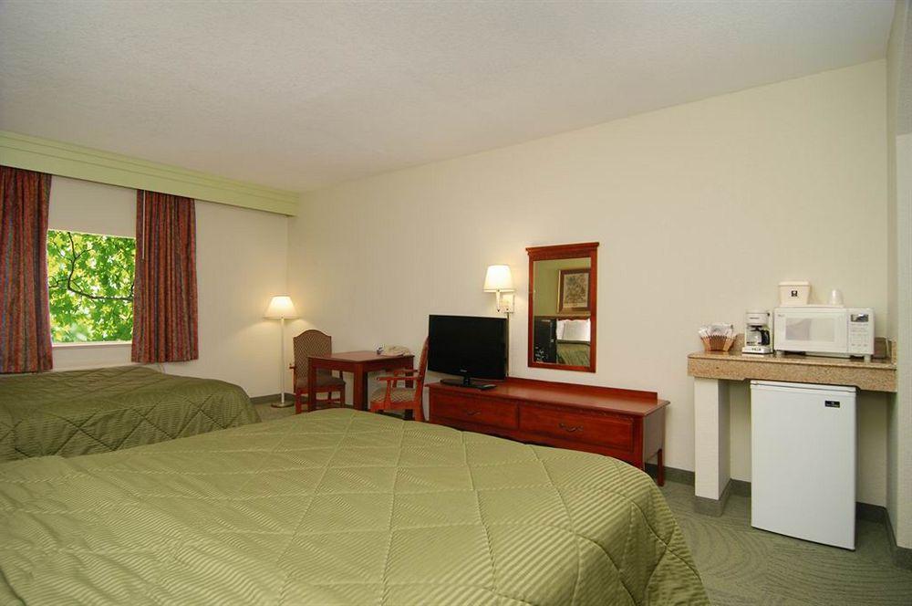 Econo Lodge Inn & Suites East Houston I-10 Экстерьер фото