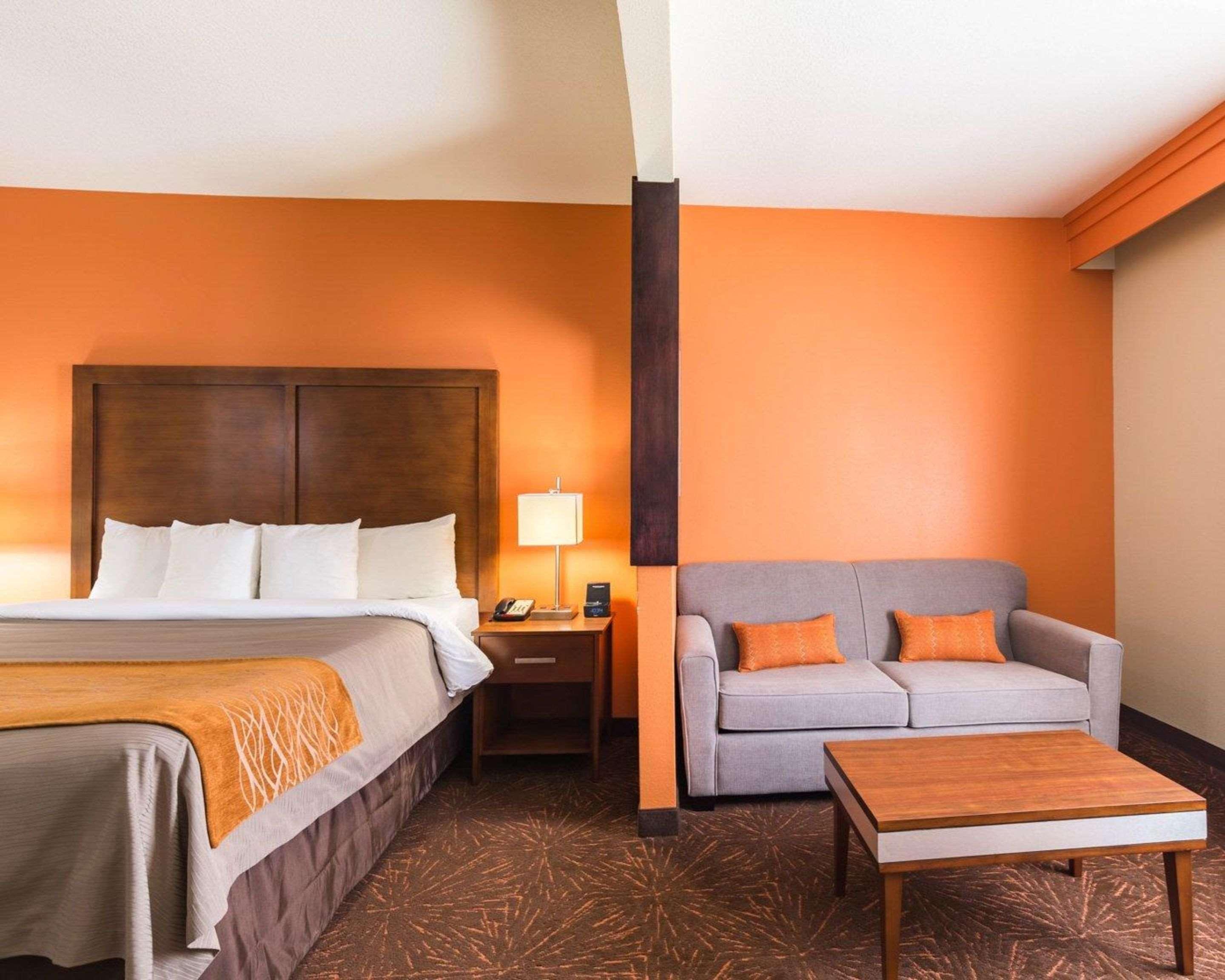 Econo Lodge Inn & Suites East Houston I-10 Экстерьер фото