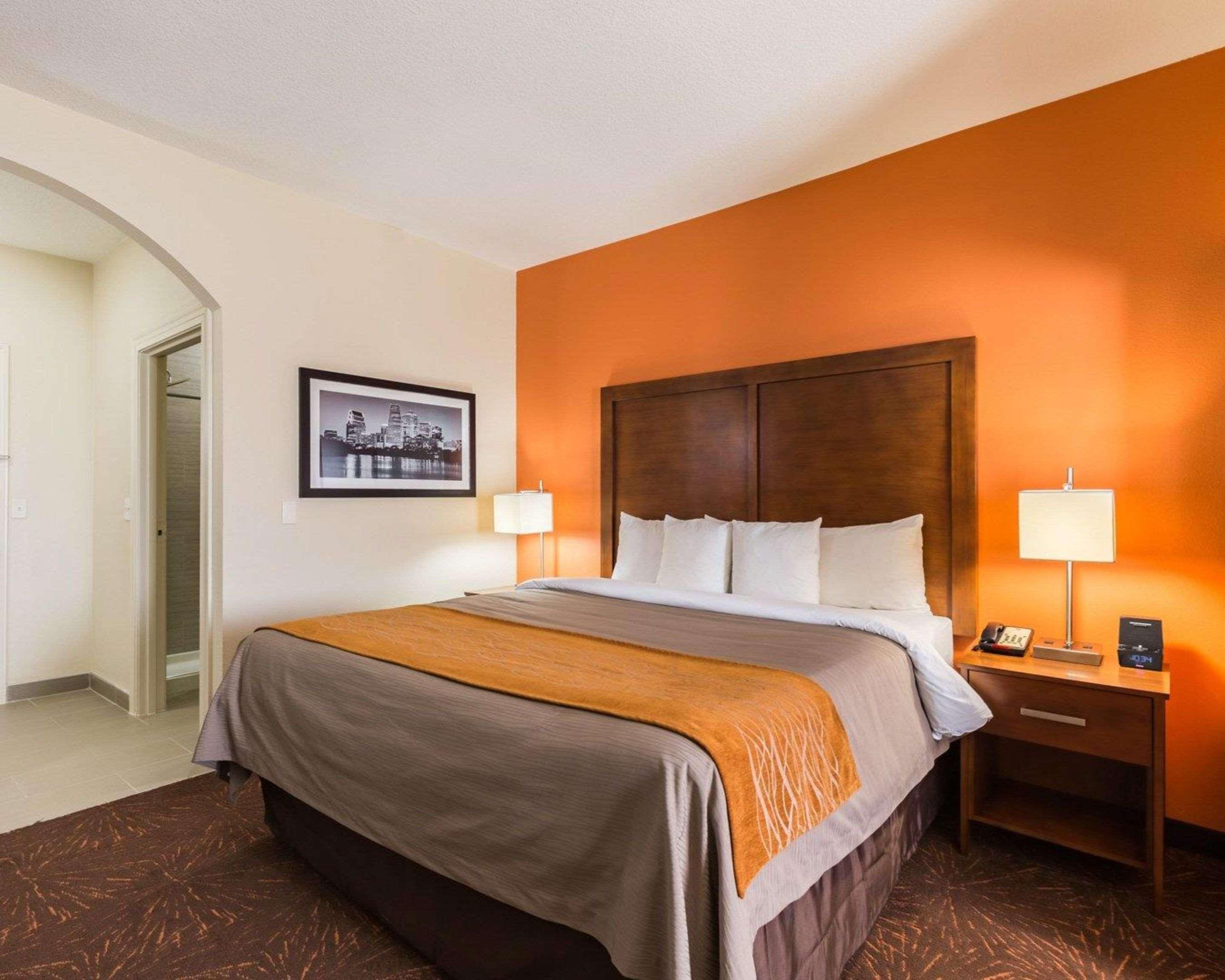 Econo Lodge Inn & Suites East Houston I-10 Экстерьер фото