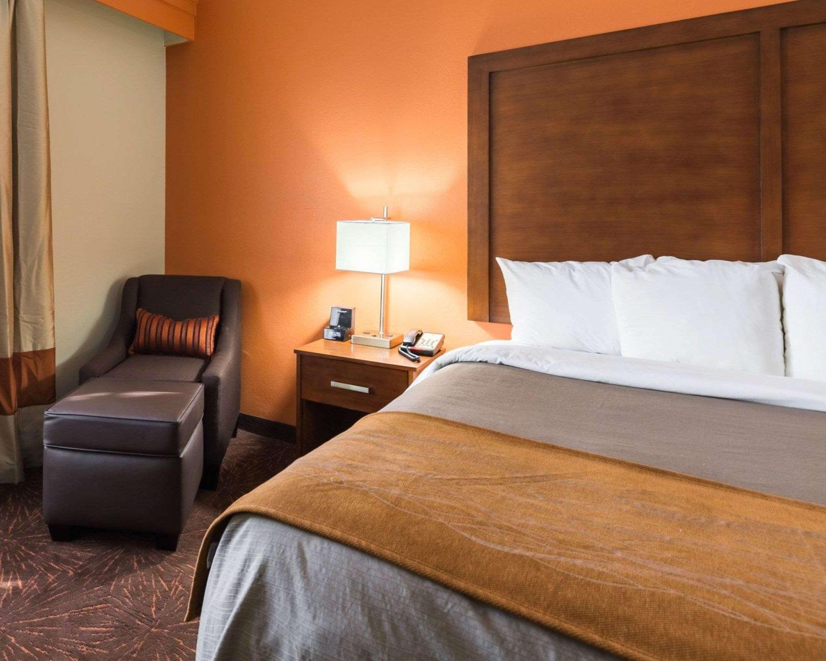 Econo Lodge Inn & Suites East Houston I-10 Экстерьер фото