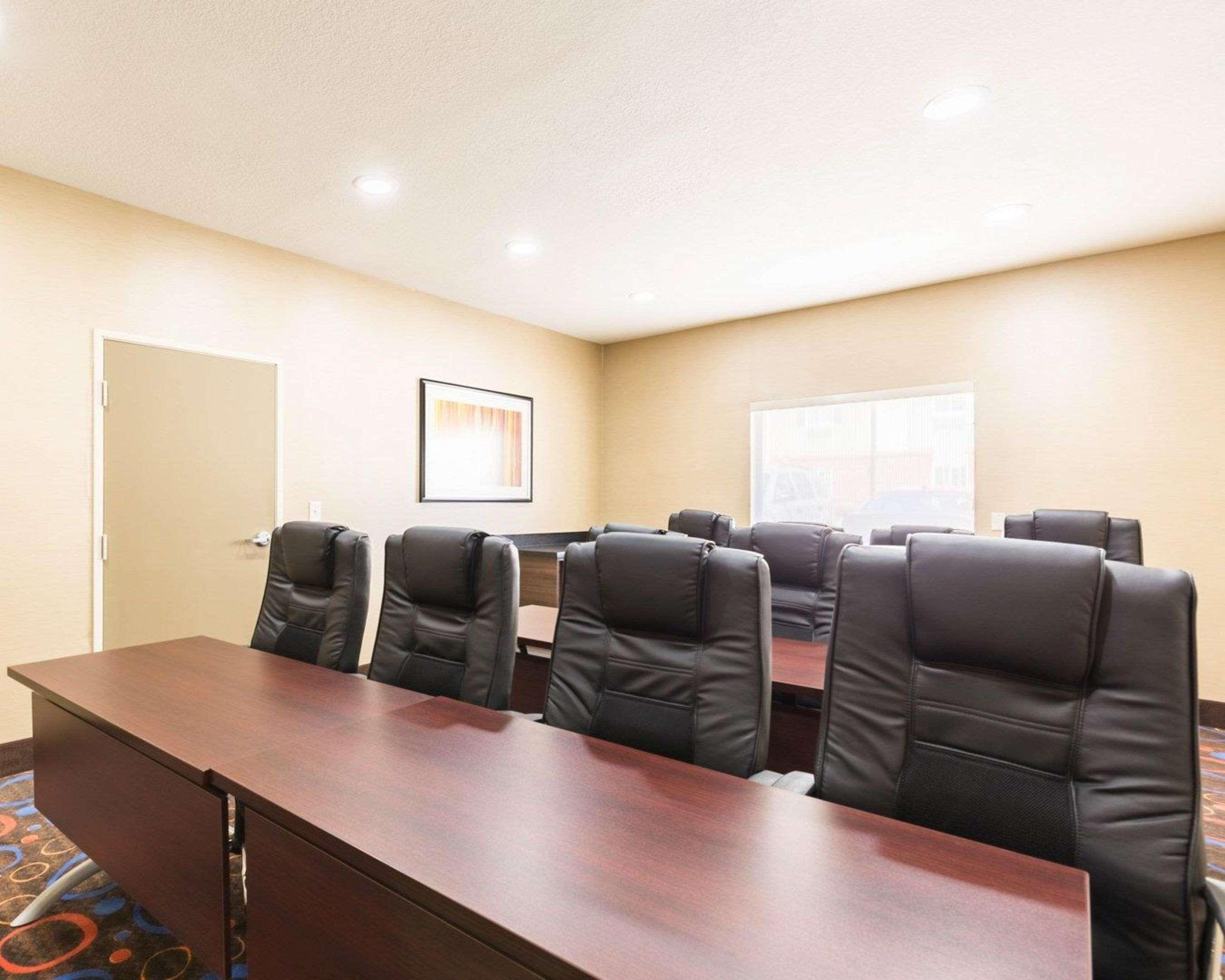 Econo Lodge Inn & Suites East Houston I-10 Экстерьер фото