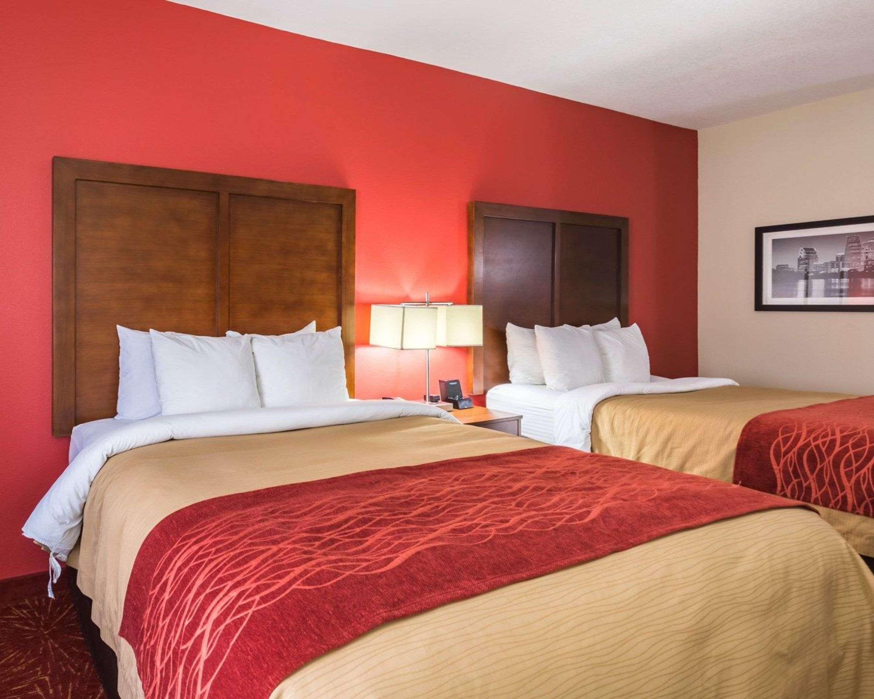 Econo Lodge Inn & Suites East Houston I-10 Экстерьер фото