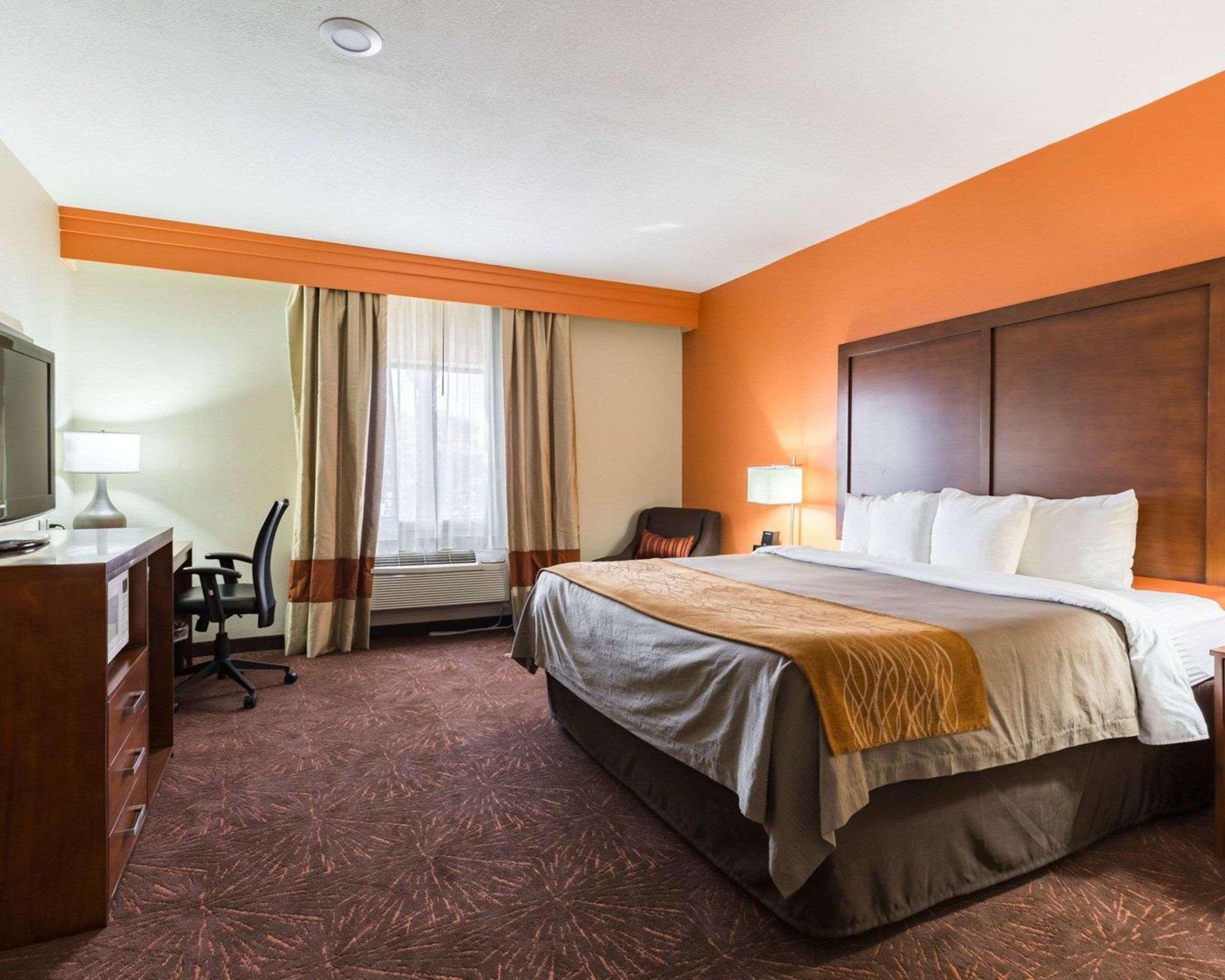 Econo Lodge Inn & Suites East Houston I-10 Экстерьер фото