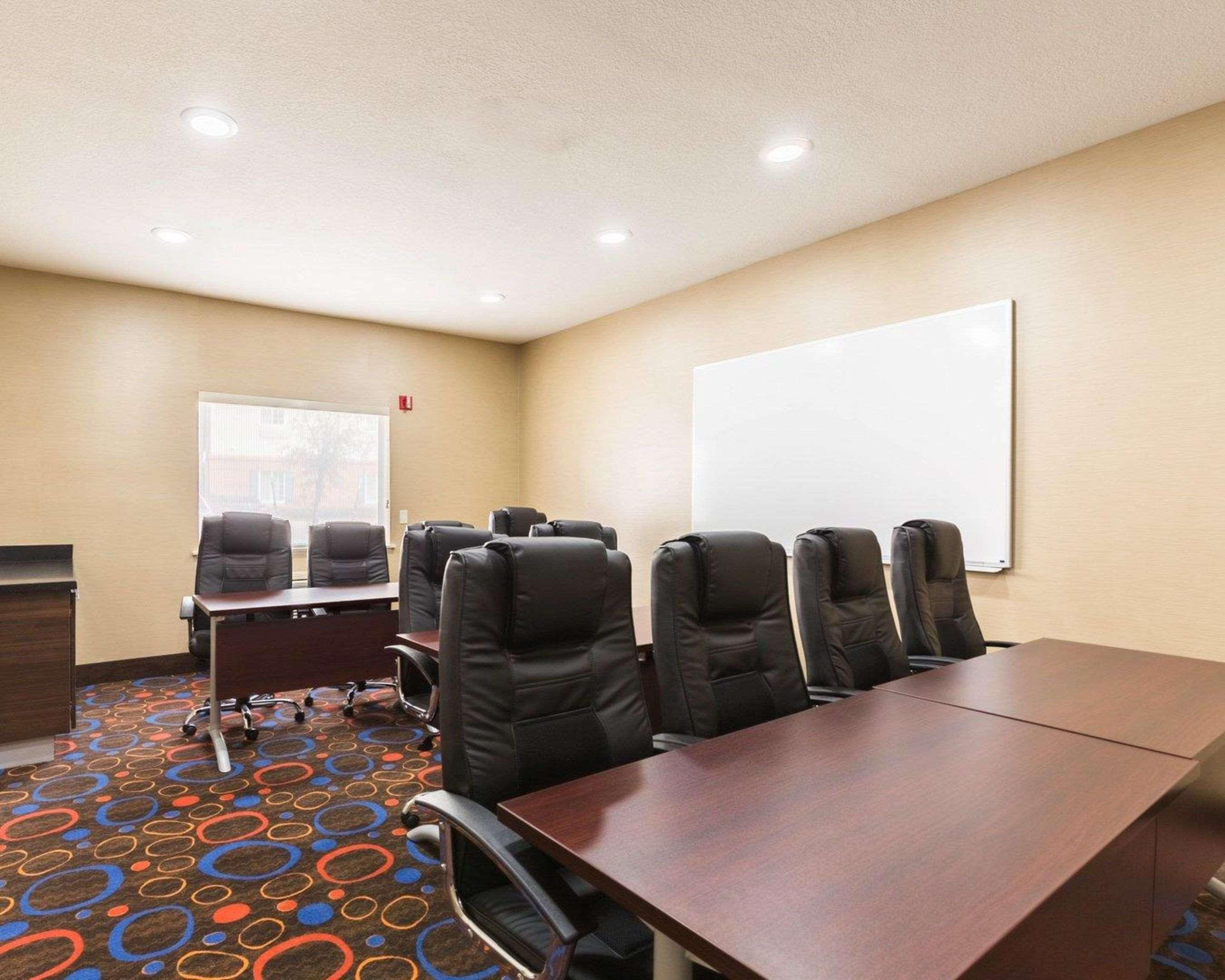 Econo Lodge Inn & Suites East Houston I-10 Экстерьер фото