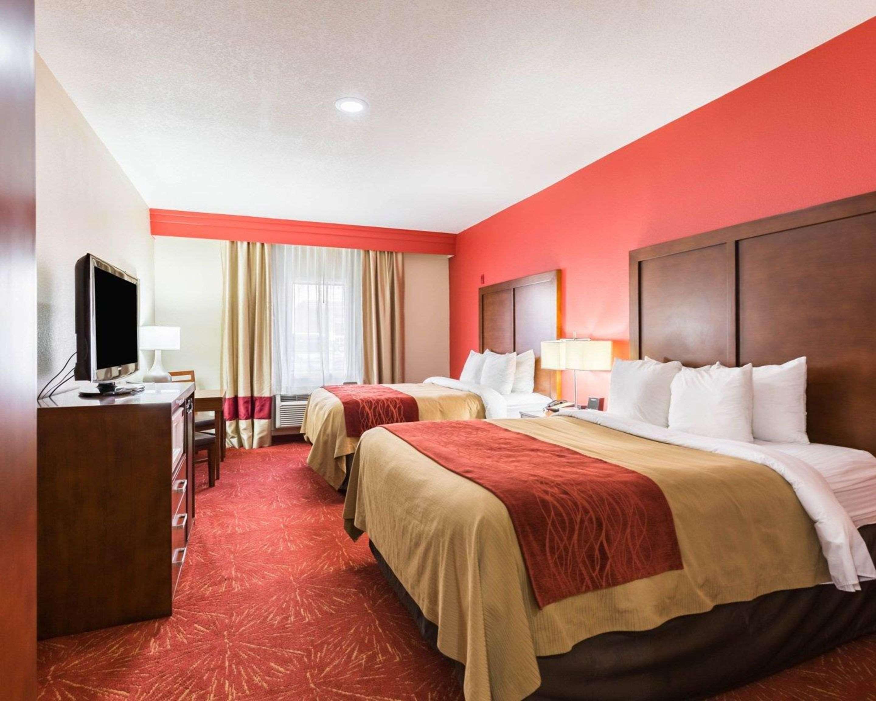 Econo Lodge Inn & Suites East Houston I-10 Экстерьер фото