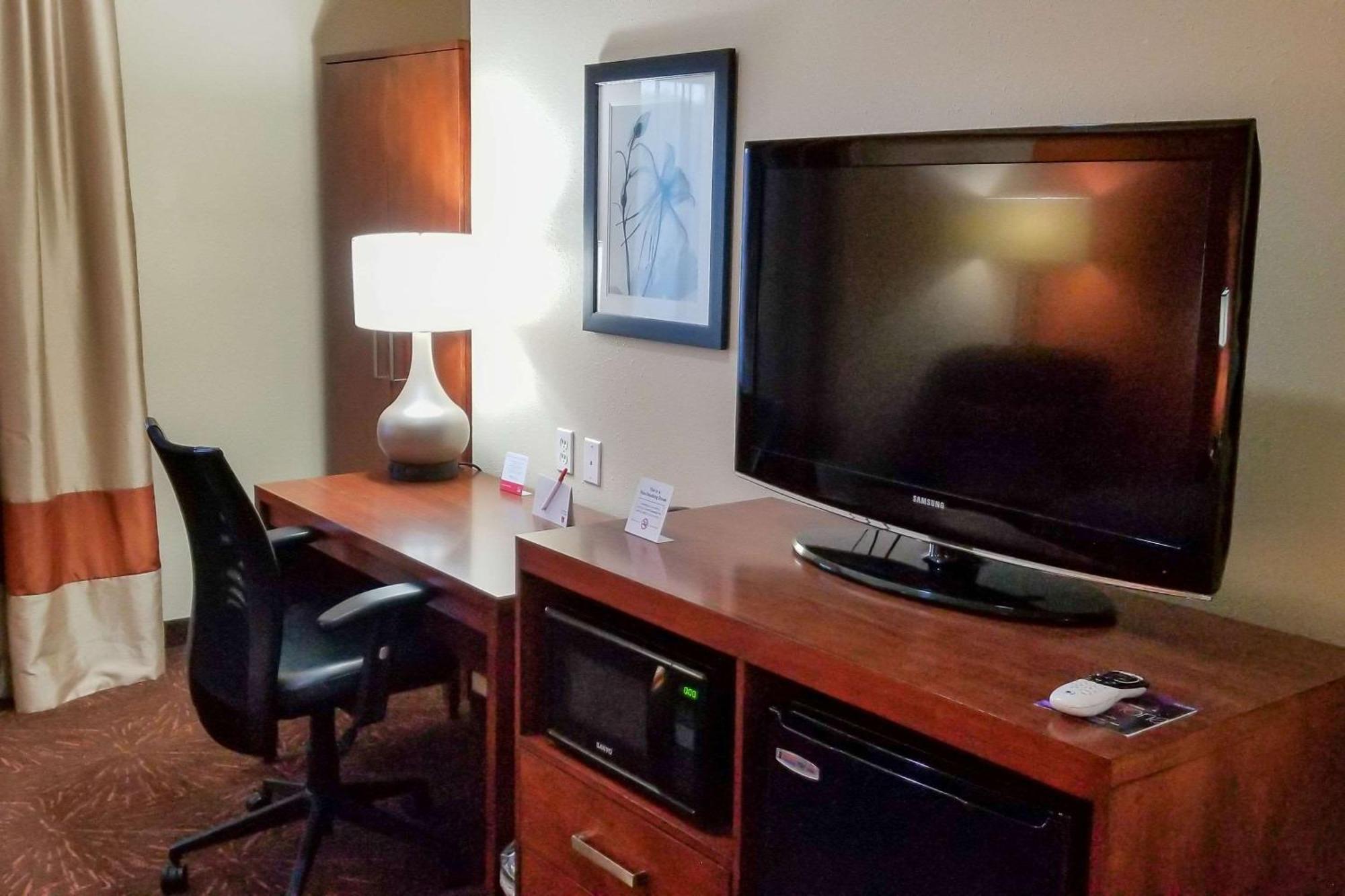 Econo Lodge Inn & Suites East Houston I-10 Экстерьер фото
